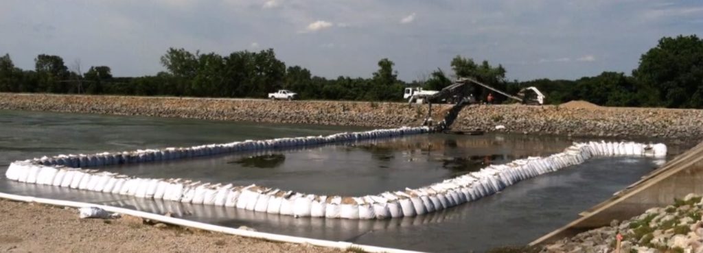 Cofferdam made with TrapBag control bags